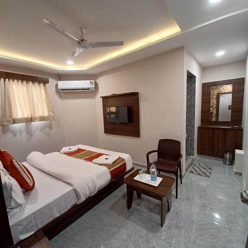 Hotel Leela Palace image