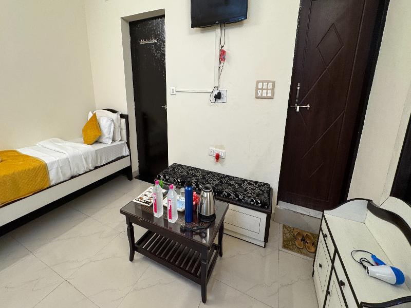 Hotel Lotus Inn near Udaipur City Railway Station image