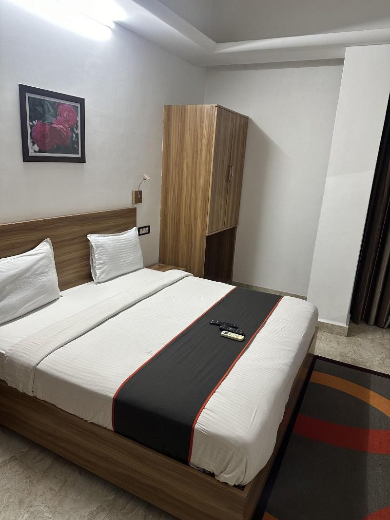 Gulnaar Inn image