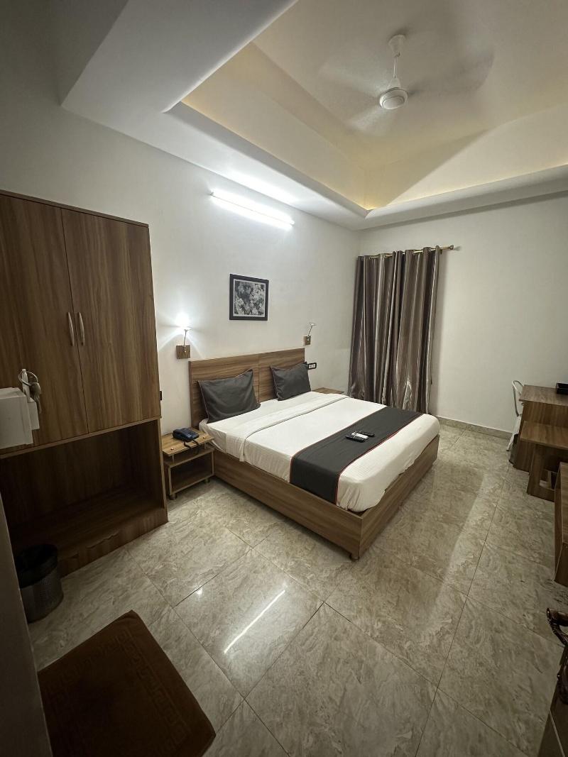 Gulnaar Inn image