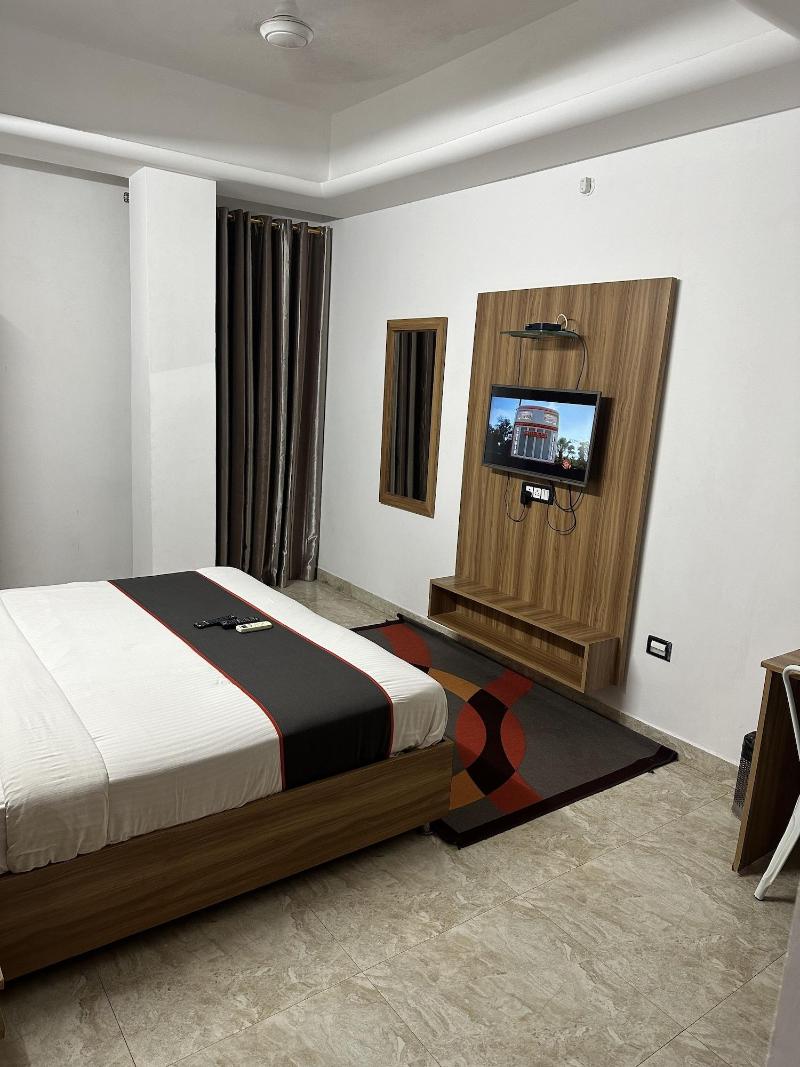 Gulnaar Inn image