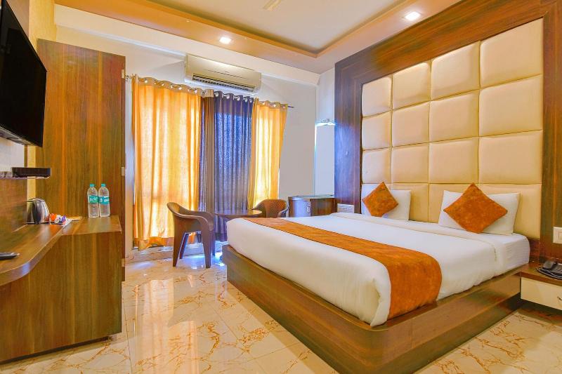 Fabhotel Prime The Royal Galaxy 2