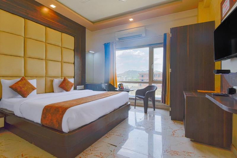 Fabhotel Prime The Royal Galaxy 5