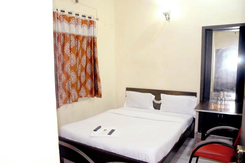 Raviz Inn image
