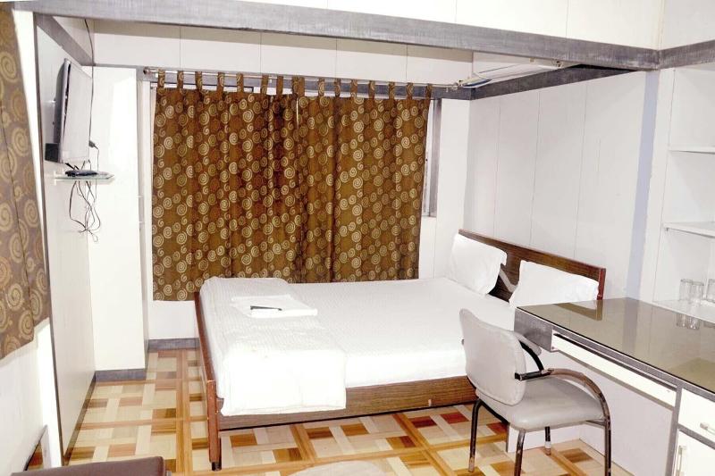 Raviz Inn image