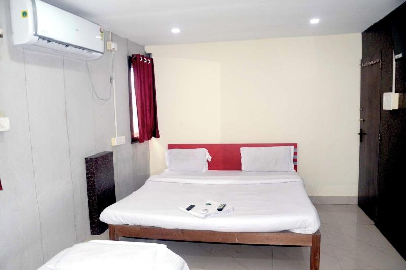 Raviz Inn image