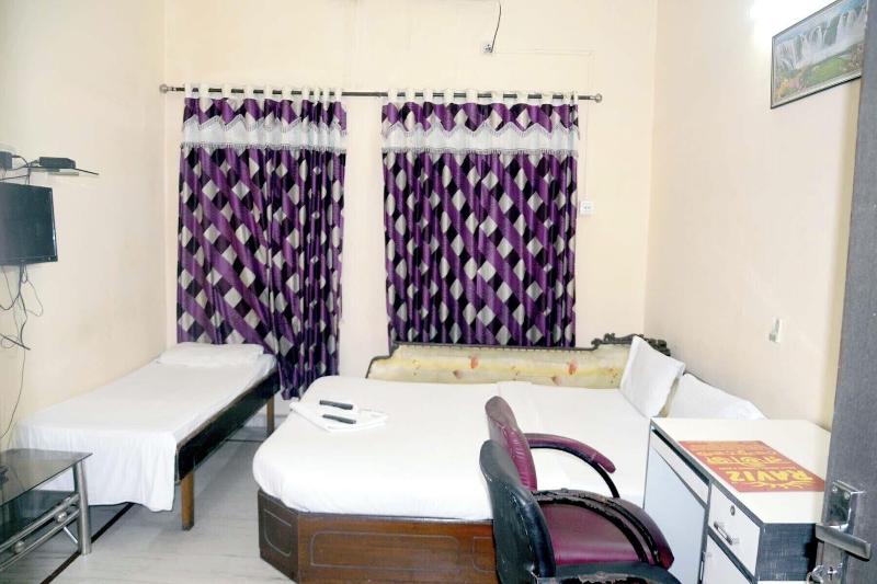 Raviz Inn image