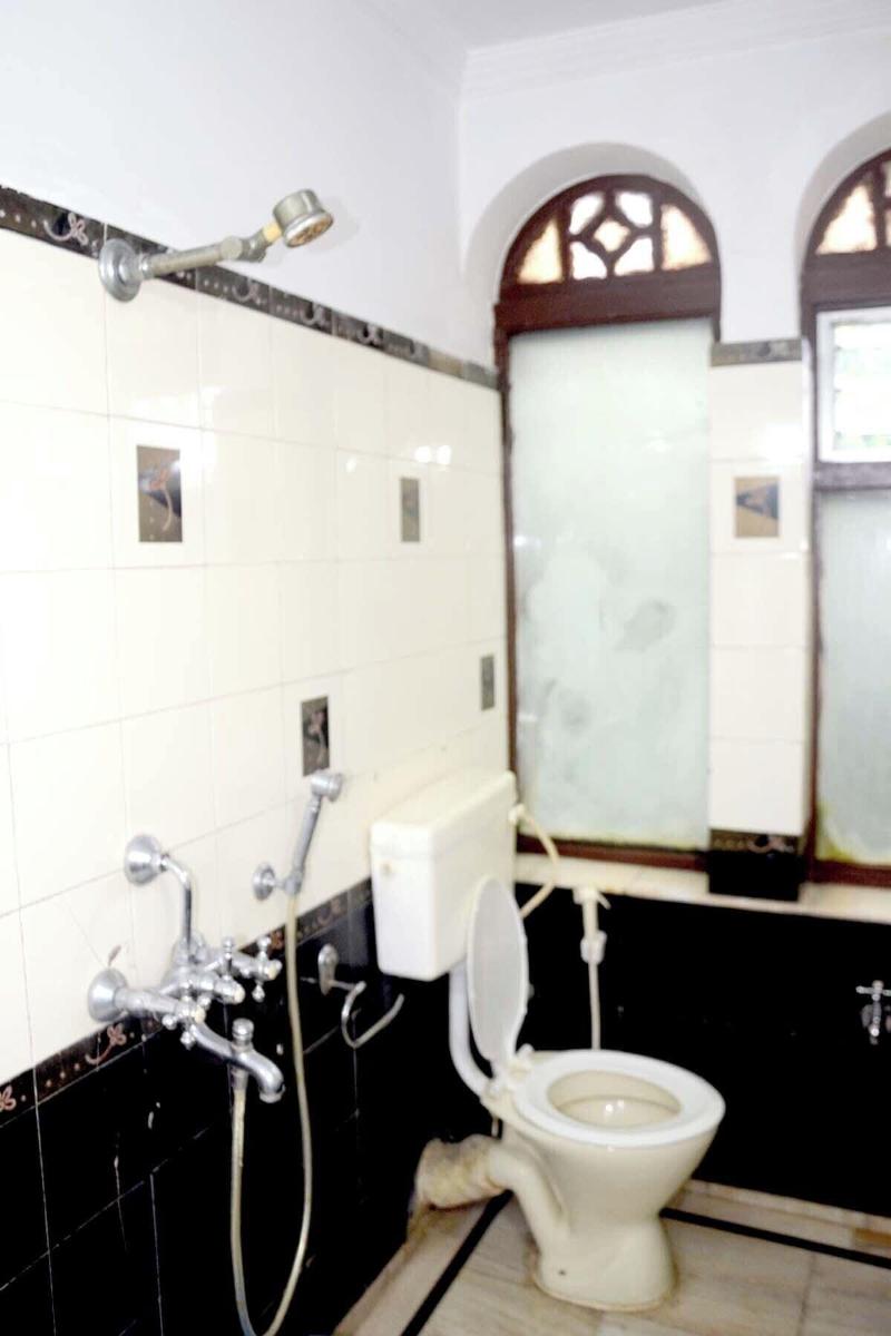 Raviz Inn image