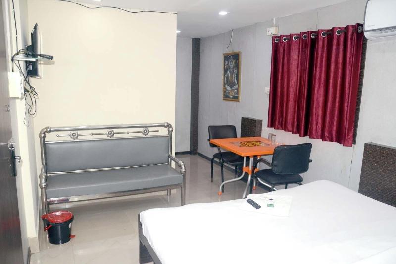 Raviz Inn image
