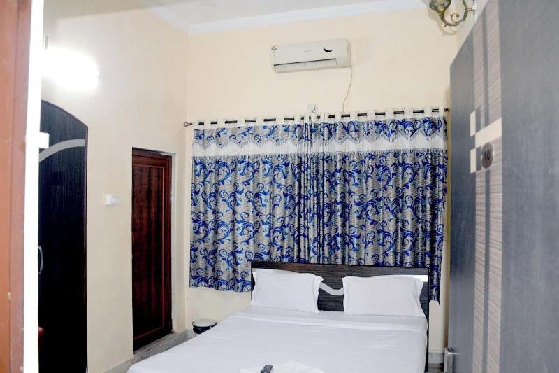 Raviz Inn image