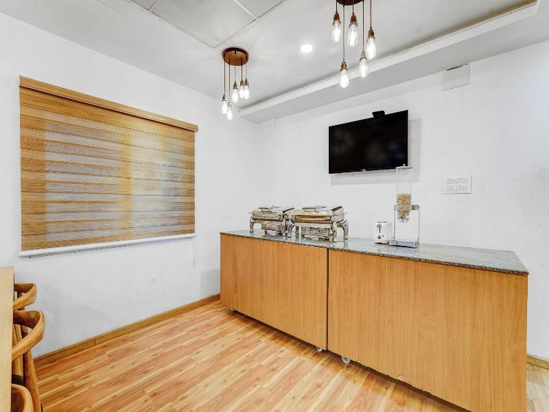 Upar Hotels Nungambakkam image