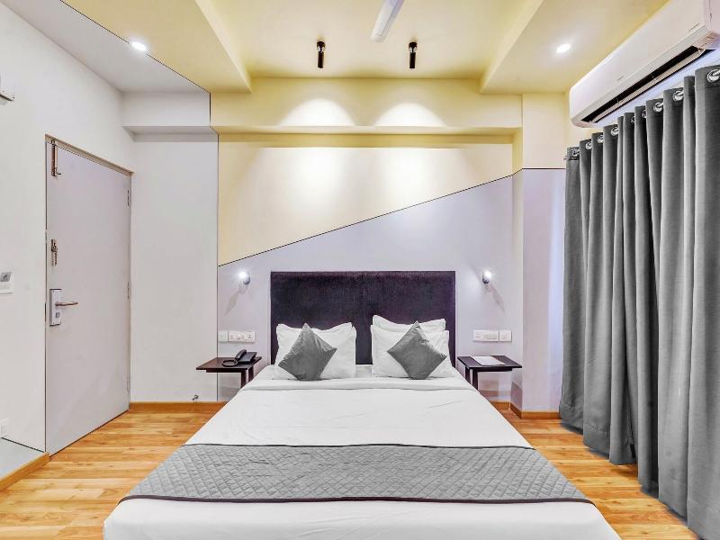 Upar Hotels Nungambakkam image
