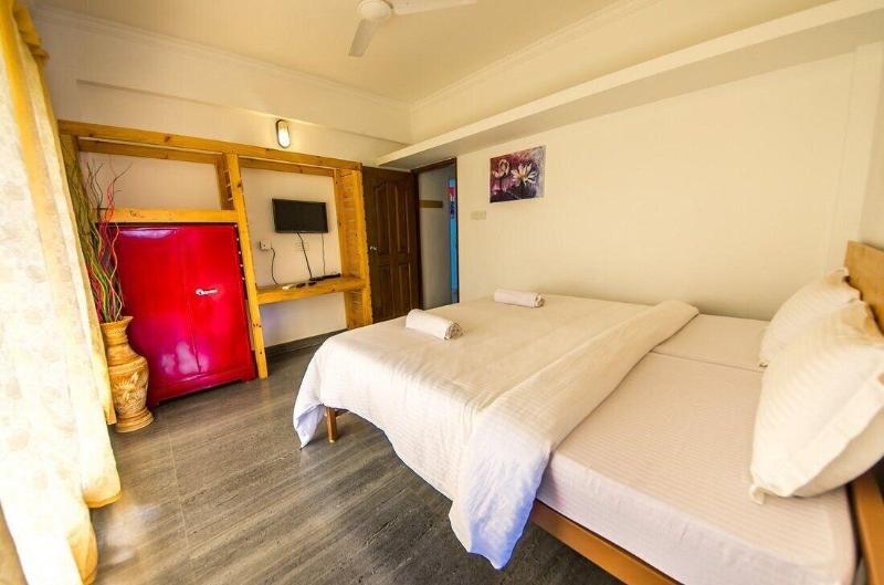 The Waves By The Beach Inn image