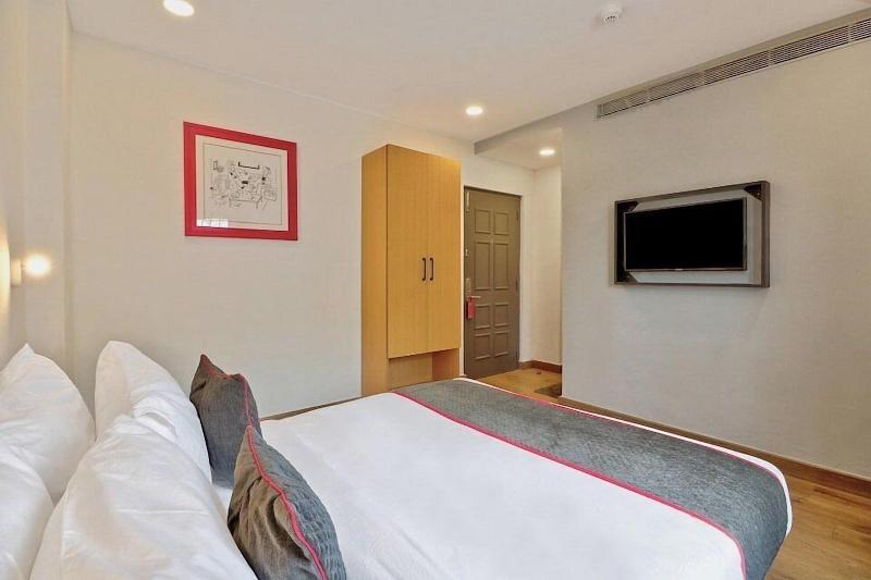 Hotel Consulate By Bookmerihotel image