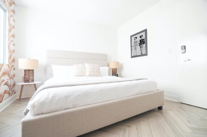 Luxuri Suites image