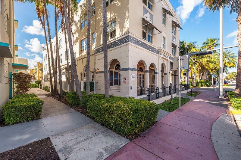 Luxuri Suites image