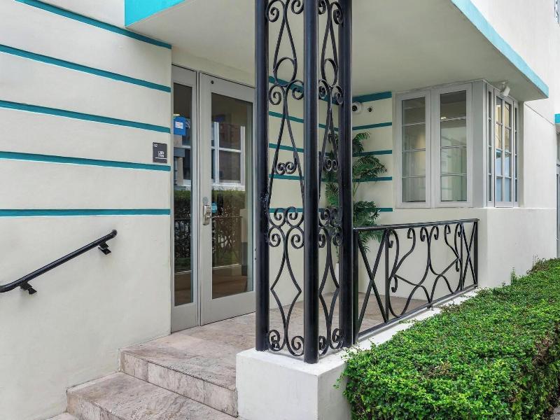 Luxuri Suites image