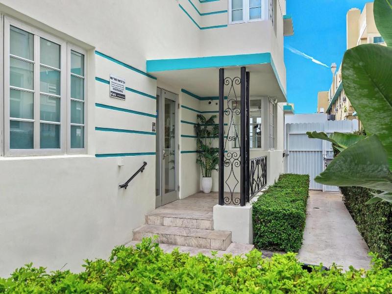 Luxuri Suites image