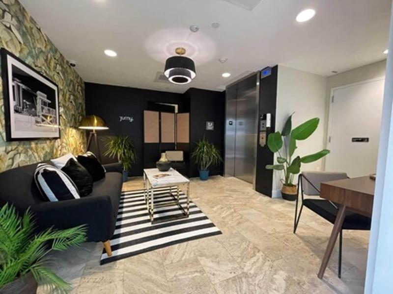 Luxuri Suites image