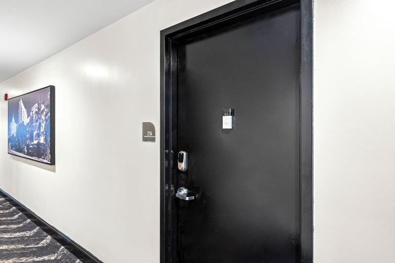 Luxuri Suites image