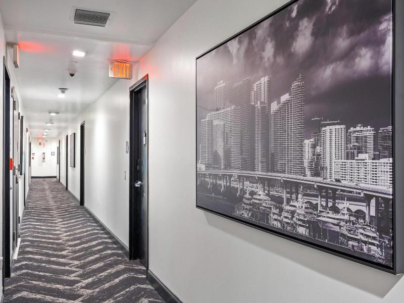 Luxuri Suites image