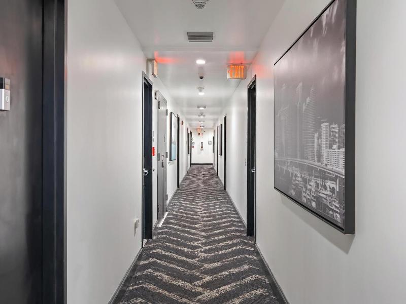 Luxuri Suites image