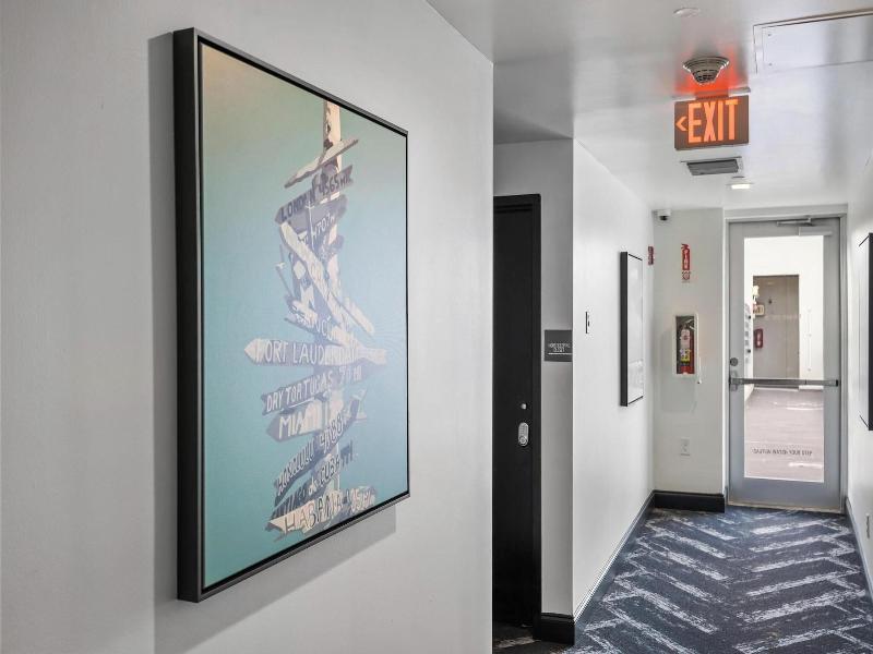 Luxuri Suites image