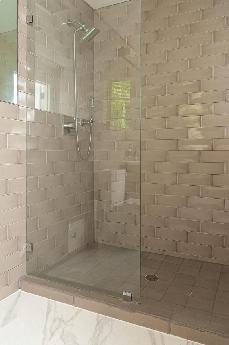 Luxuri Suites image