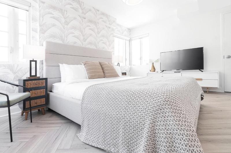 Luxuri Suites image
