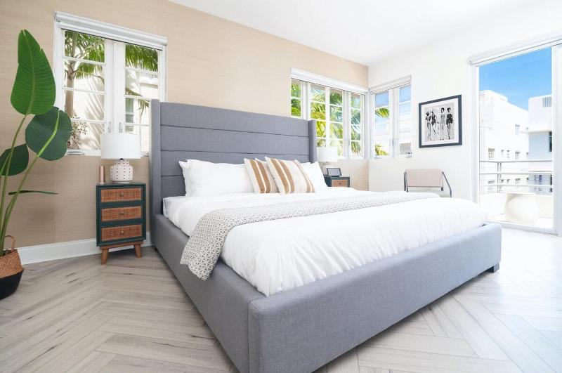Luxuri Suites image