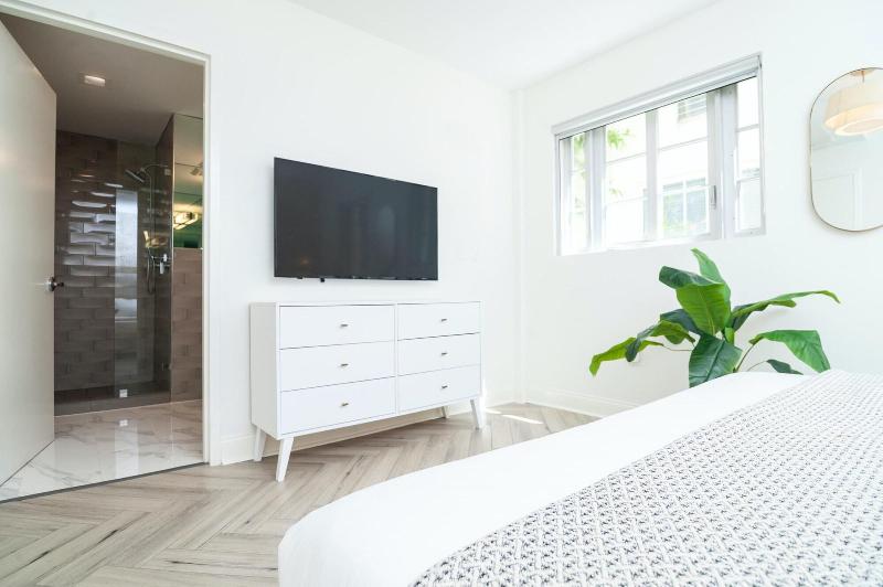 Luxuri Suites image