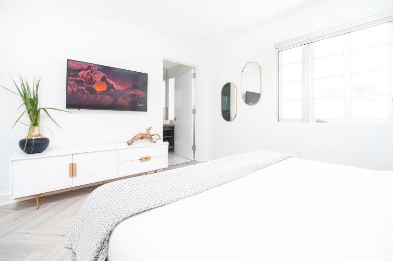 Luxuri Suites image
