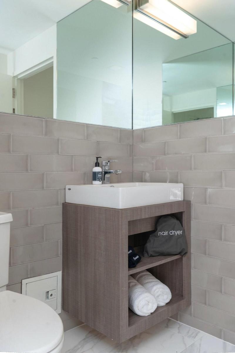 Luxuri Suites image