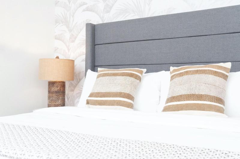 Luxuri Suites image