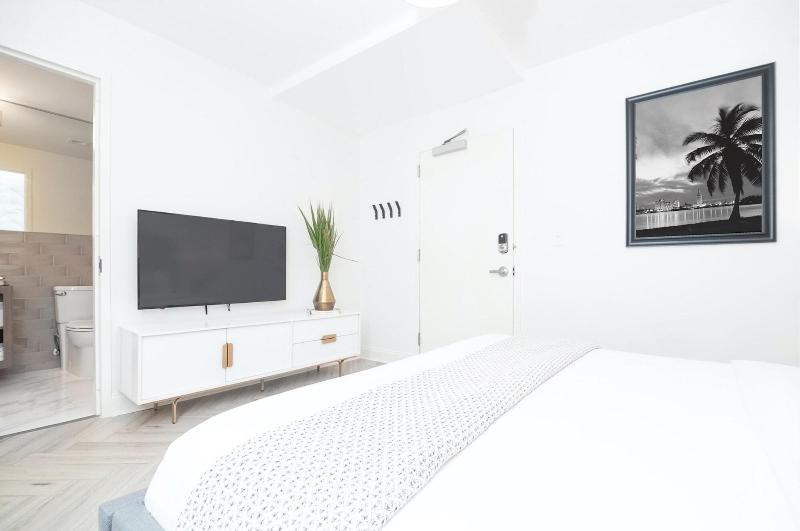 Luxuri Suites image
