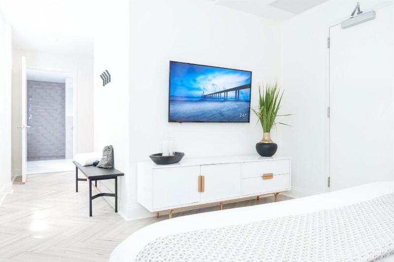 Luxuri Suites image