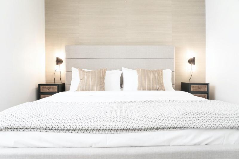 Luxuri Suites image
