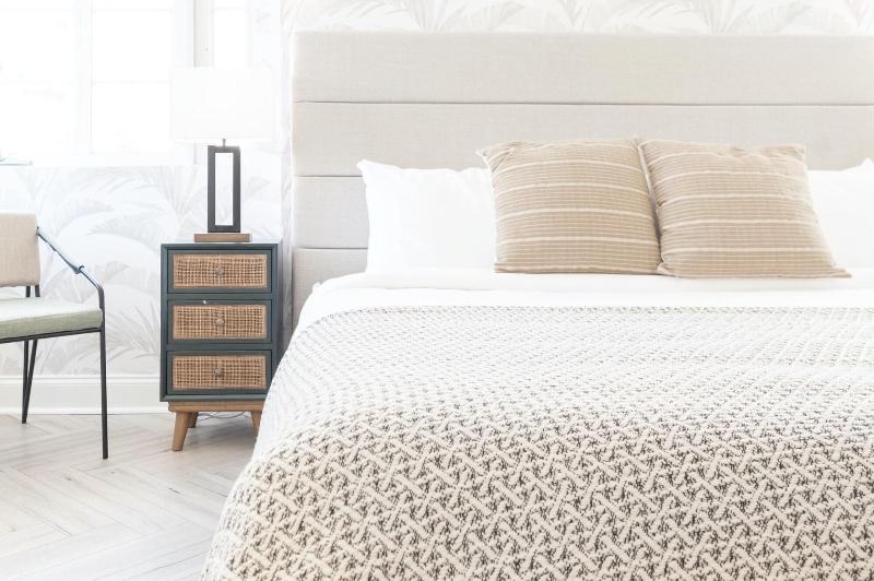 Luxuri Suites image