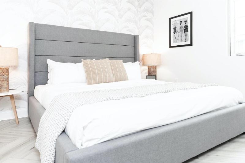Luxuri Suites image