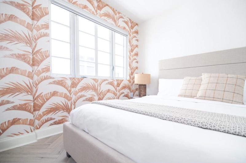 Luxuri Suites image