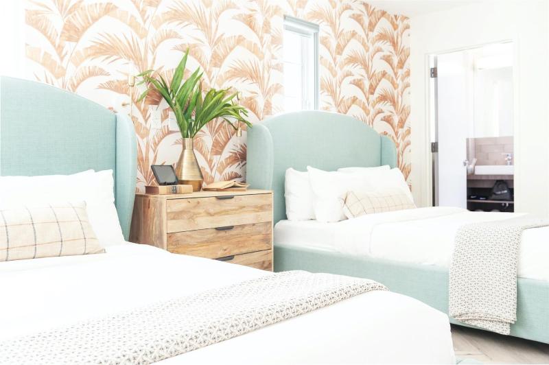 Luxuri Suites image