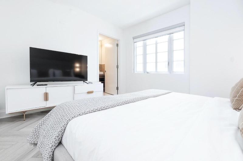 Luxuri Suites image