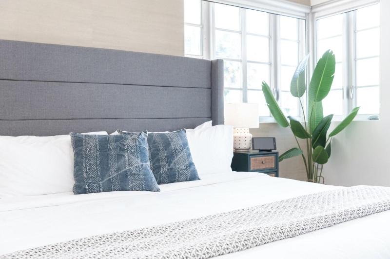 Luxuri Suites image