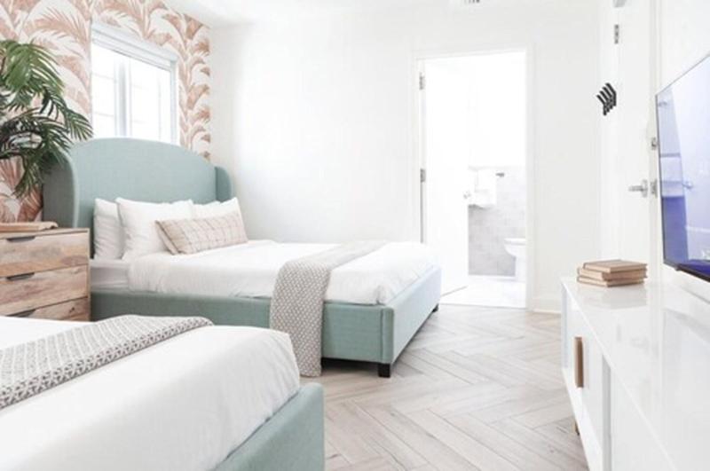 Luxuri Suites image