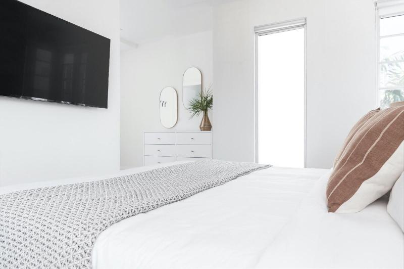 Luxuri Suites image