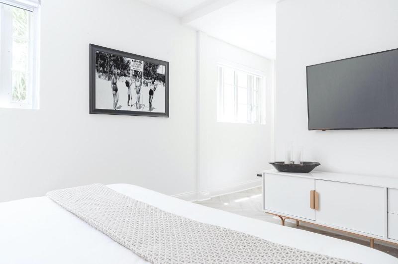 Luxuri Suites image