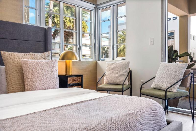 Luxuri Suites image