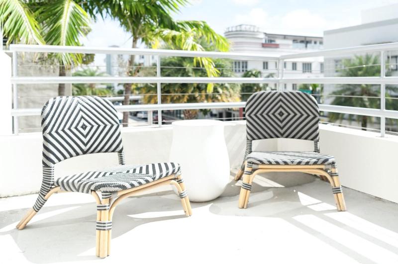 Luxuri Suites image