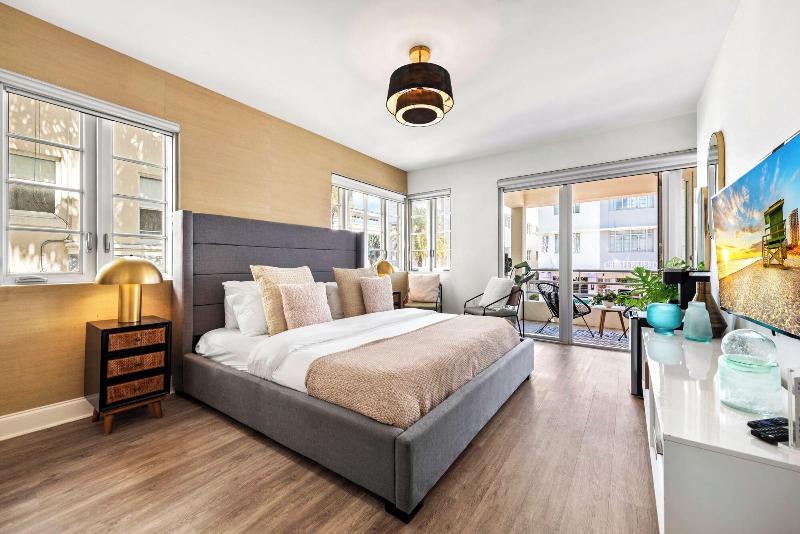 Luxuri Suites image