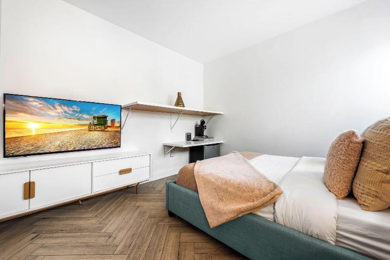 Luxuri Suites image